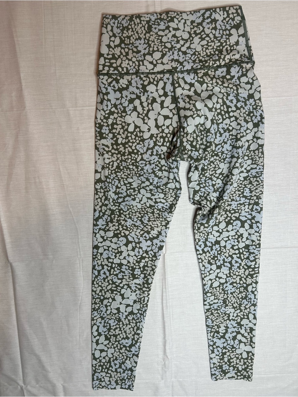 Two piece set Offline - Picture 3 of 8
